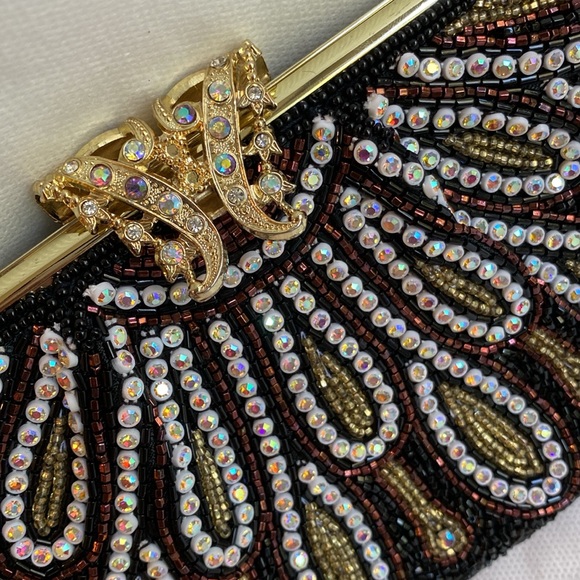 Beaded clutch, with chain handle - Picture 5 of 10